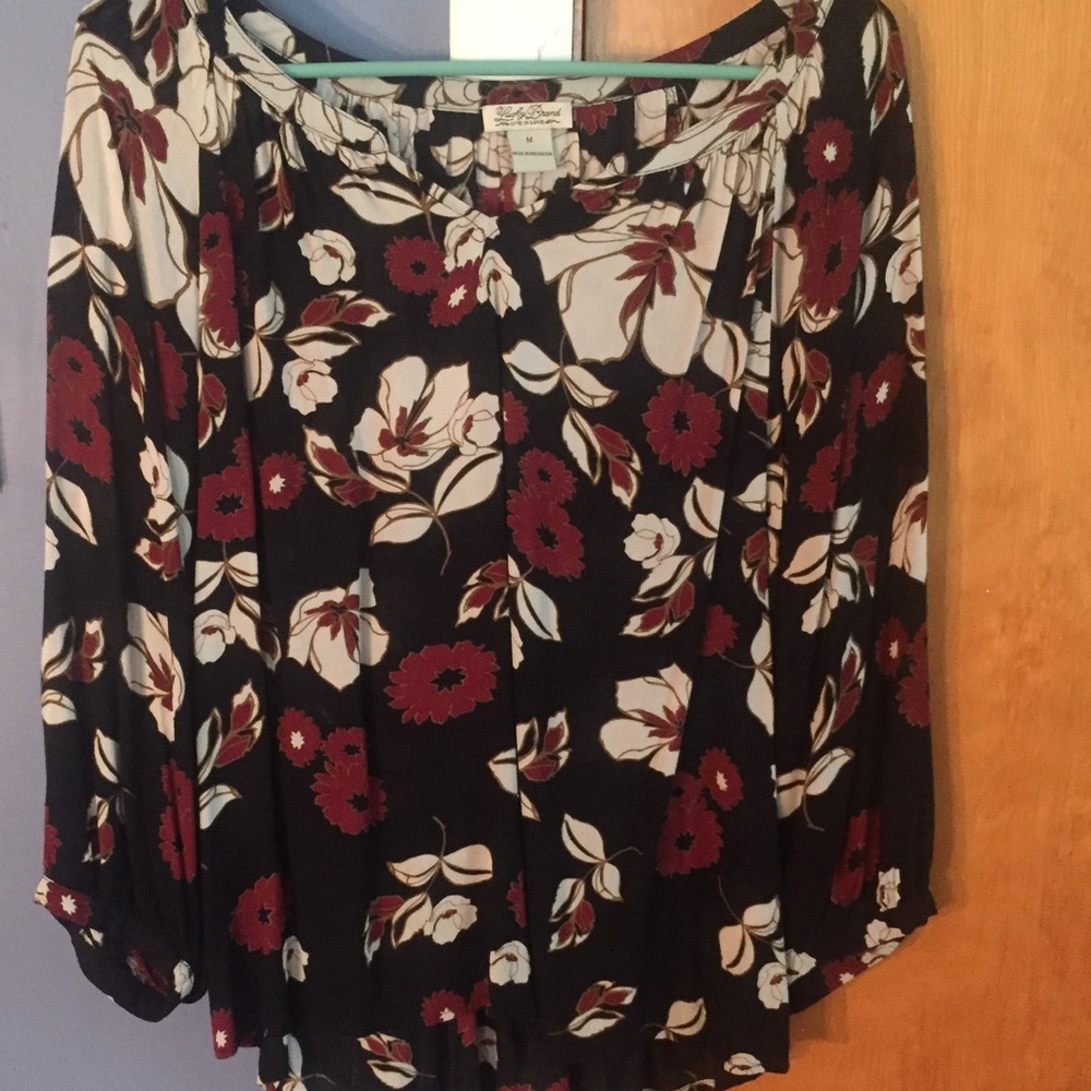 Lucky brand top. Perfect for fall
